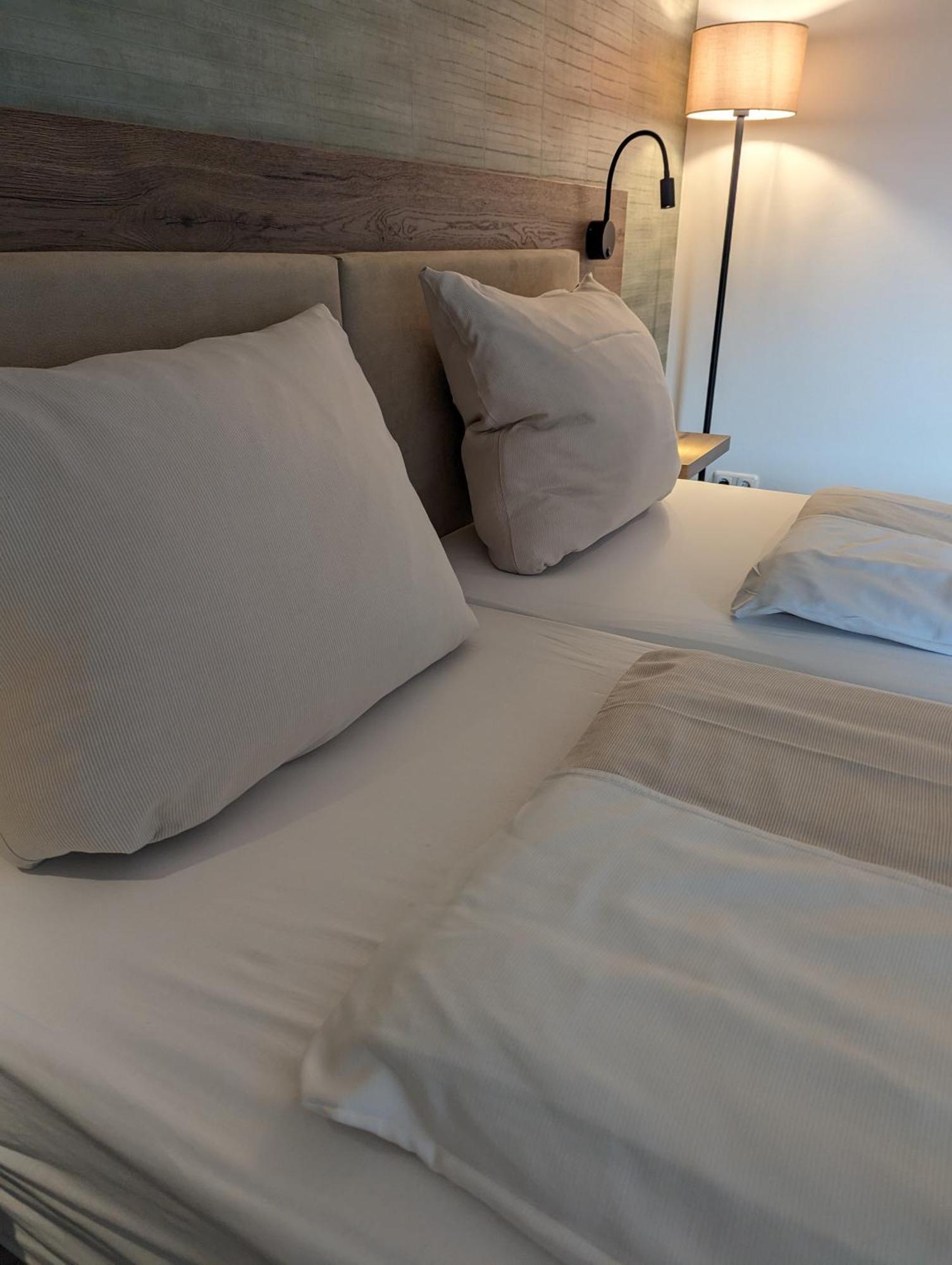 PaGa - Parkgaststaette Hotell Ehrenburg Exteriör bild