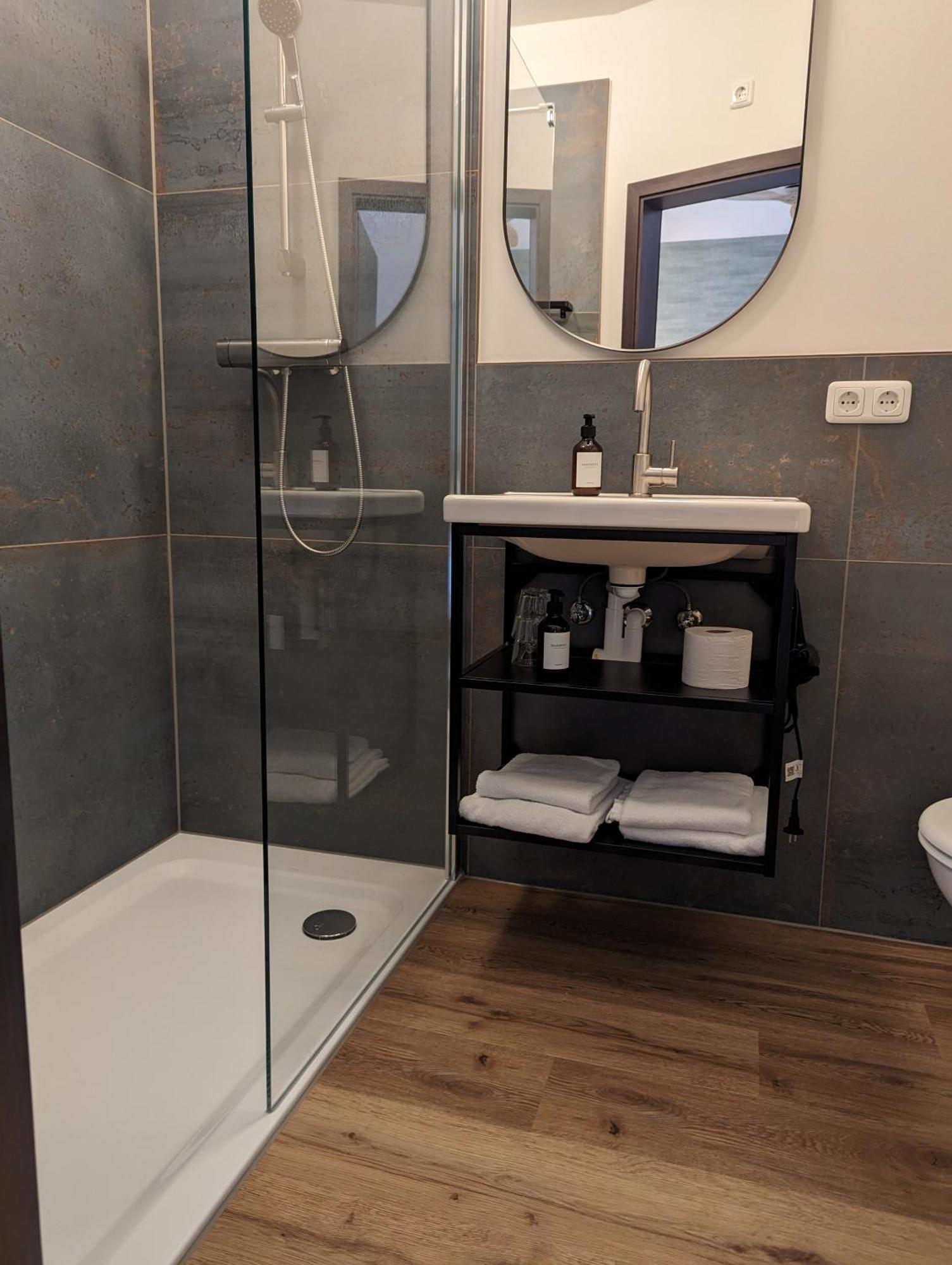 PaGa - Parkgaststaette Hotell Ehrenburg Exteriör bild
