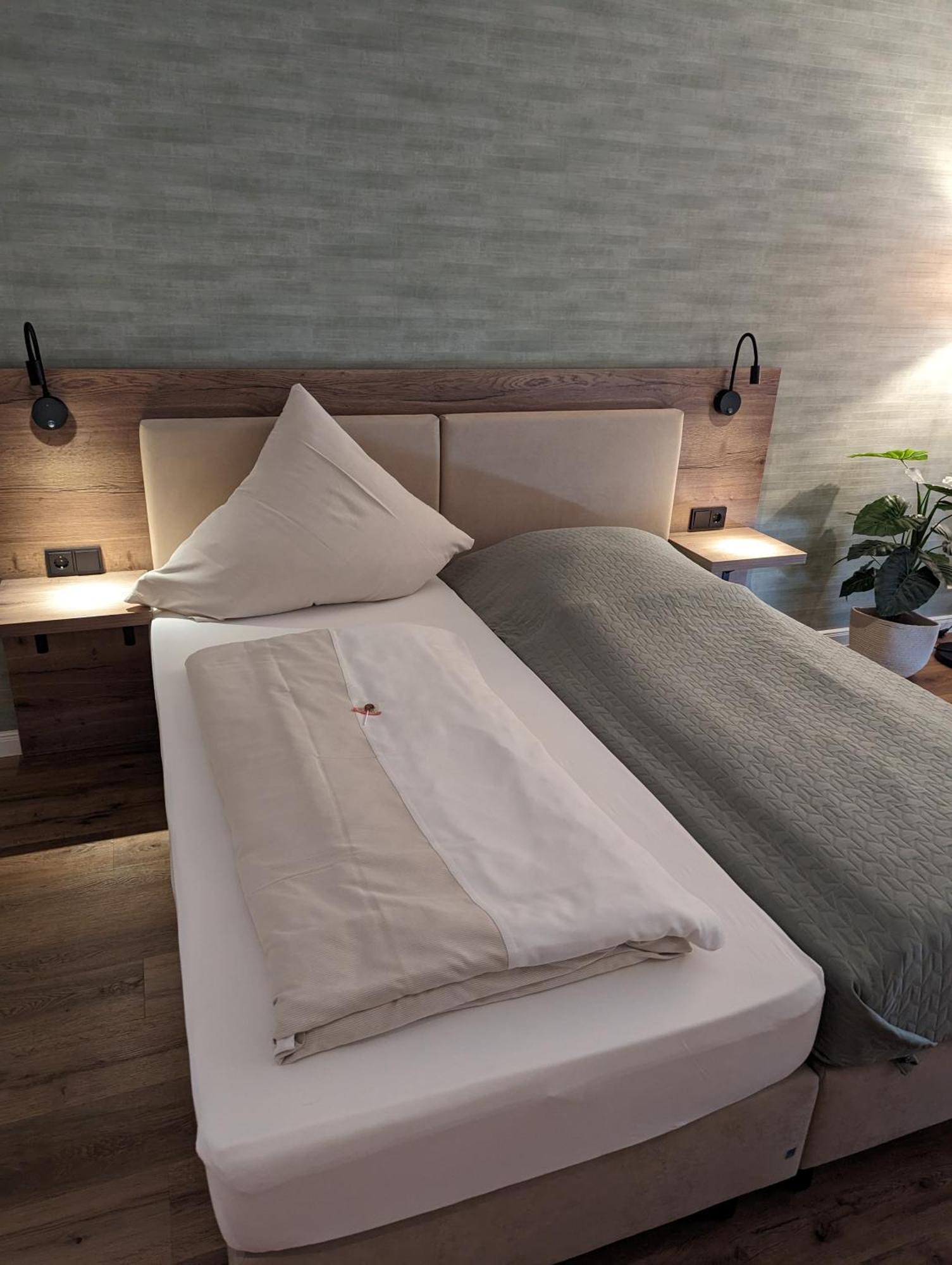 PaGa - Parkgaststaette Hotell Ehrenburg Exteriör bild